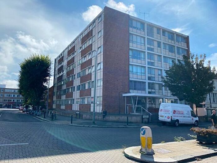 2 Bedroom Flat To Rent In Cliftonville Court, Goldstone Villas, Hove, BN3