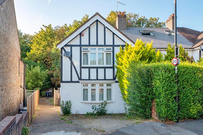 3 Bedroom End Of Terrace House For Sale In Reddown Road, Coulsdon, CR5