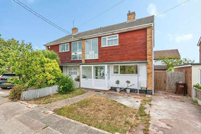 3 Bedroom Semi Detached House For Sale In Sydney Road, Benfleet, SS7