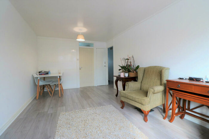 1 Bedroom Flat To Rent In Tiptree Crescent, Clayhall, Essex, IG5