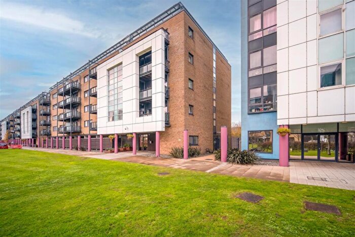 2 Bedroom Apartment For Sale In Ferry Court, Cardiff, CF11