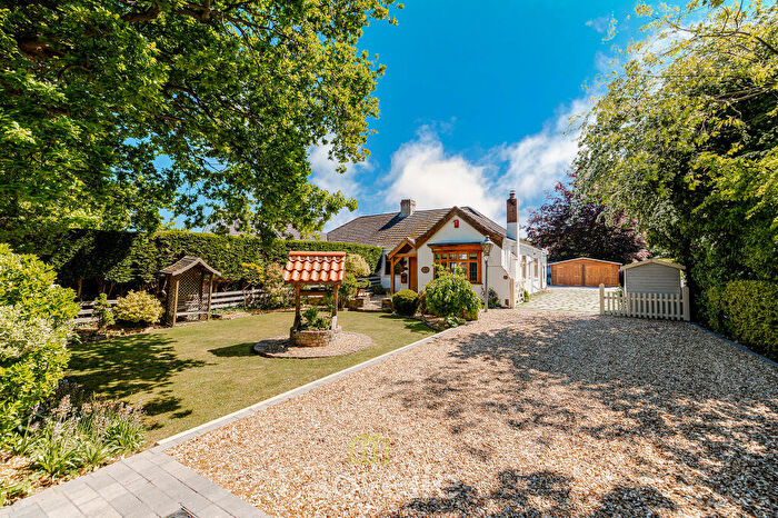 3 Bedroom Semi-Detached Bungalow For Sale In Humberston Avenue, Humberston, DN36