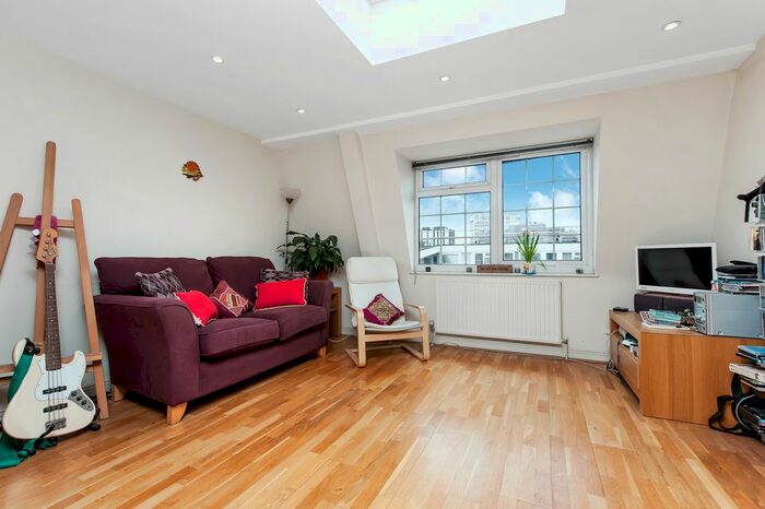 2 Bedroom Flat To Rent In Garden Court, Garden Row, Elephant And Castle, London SE1