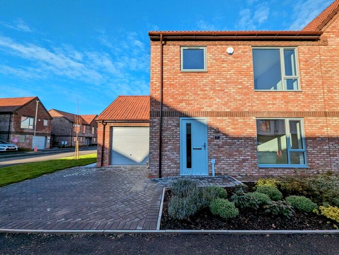 3 Bedroom House To Rent In Knights Walk, Sutton, DN22