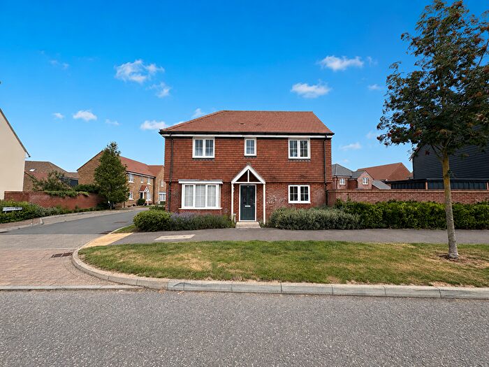 3 Bedroom Property To Rent In Pipin Crescent, Ashford, TN25