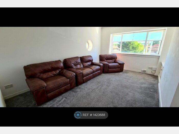 3 Bedroom Flat To Rent In Parkneuk Road, Glasgow, G43