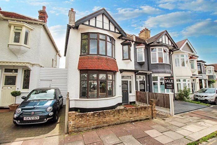 4 Bedroom End Of Terrace House To Rent In Somerville Gardens, Leigh On Sea, Essex, SS9