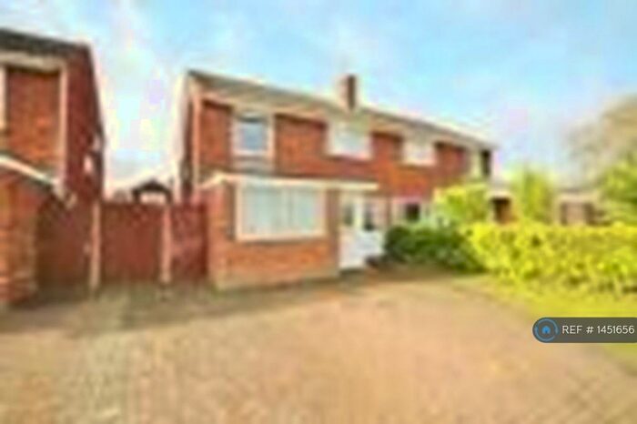 3 Bedroom Semi-Detached House To Rent In Kelsey Crescent, Cambridge, CB1