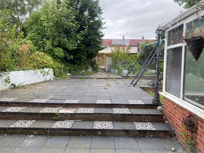 3 Bedroom End Of Terrace House For Sale In Shortfield Court, Barnsley, S71