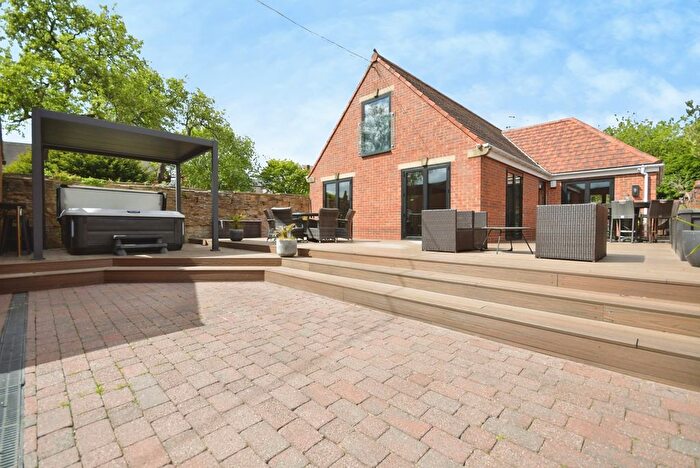 3 Bedroom Bungalow For Sale In Old Road, Chesterfield, Derbyshire, S40