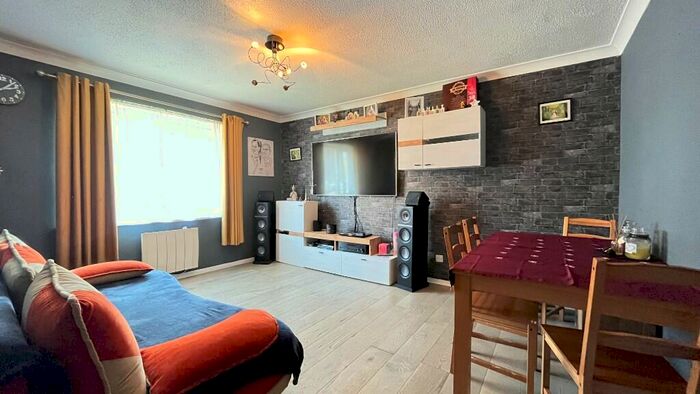 1 Bedroom Apartment To Rent In Firs Close, Mitcham, CR4