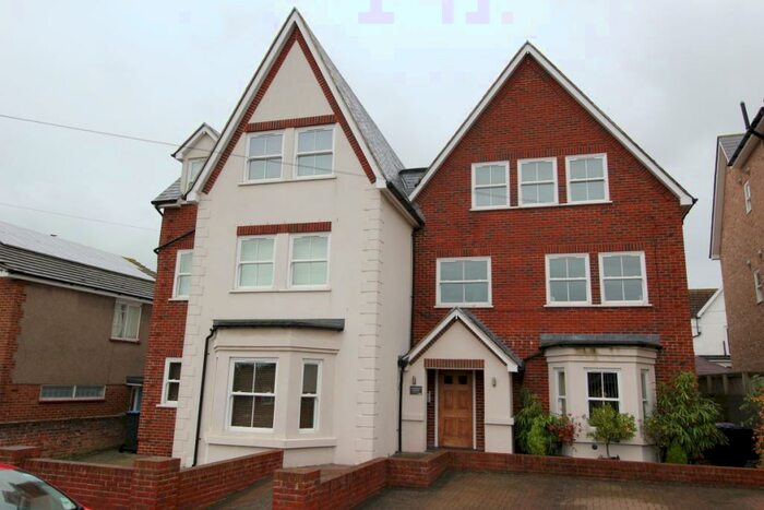 2 Bedroom Flat To Rent In Vere Road, Broadstairs, Kent, CT10