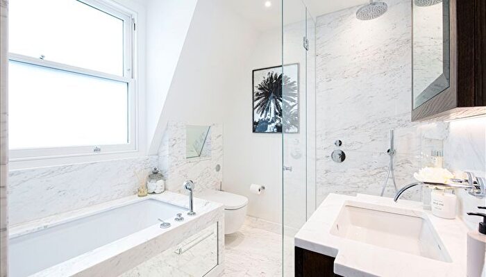 3 Bedroom Flat To Rent In Prince Of Wales Terrace, Kensington, W8