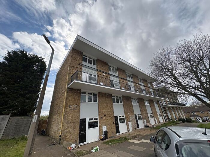 2 Bedroom Flat To Rent In Fold Croft, Harlow, CM20