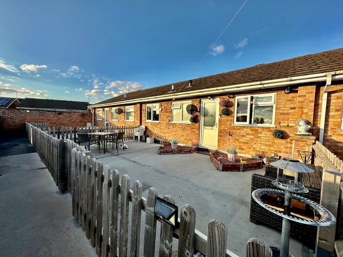 2 Bedroom Flat To Rent In Oulton Rise, Northampton, NN3