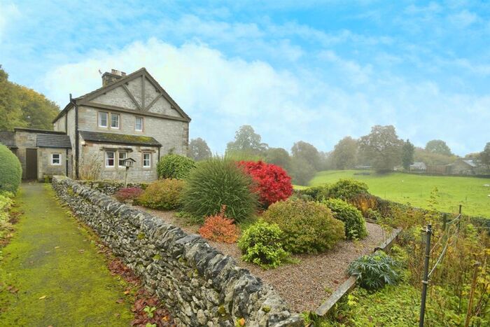 3 Bedroom Semi-Detached House For Sale In Castle Cottage, Middleton-By-Youlgrave, Bakewell, DE45
