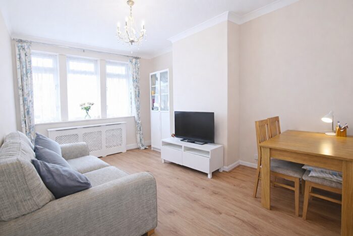 2 Bedroom Flat For Sale In Armstead Walk, Dagenham, RM10
