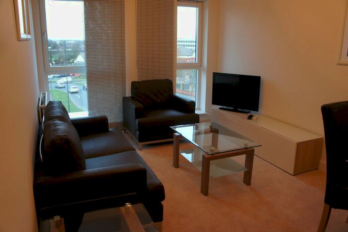 2 Bedroom Flat To Rent In Page Court, Commonwealth Drive, Three Bridges, Crawley, West Sussex, RH10