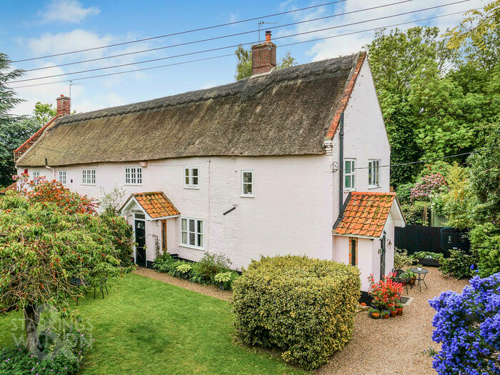 2 Bedroom Cottage For Sale In Buckenham Road, Strumpshaw, Norwich, NR13