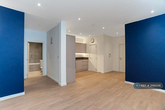 2 Bedroom Flat To Rent In Granton House, Milton Keynes, MK9