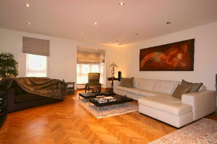4 Bedroom Property To Rent In Windsor Way, Brook Green, London, W14