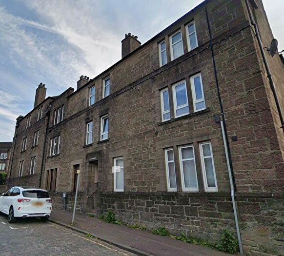 2 Bedroom Flat To Rent In Morgan Place, Stobswell, Dundee, DD4