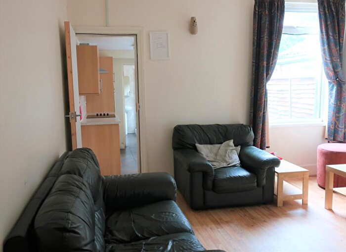3 Bedroom House To Rent In Tiverton Road, Selly Oak, West Midlands, B29