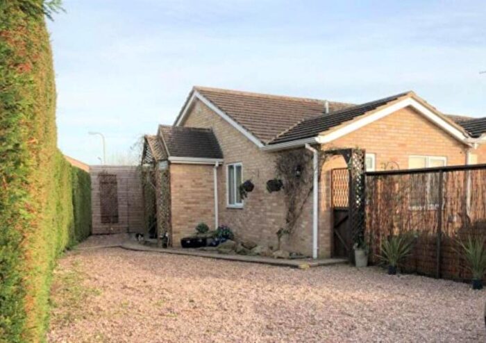 4 Bedroom Bungalow To Rent In Quarry Road, Witney, OX28