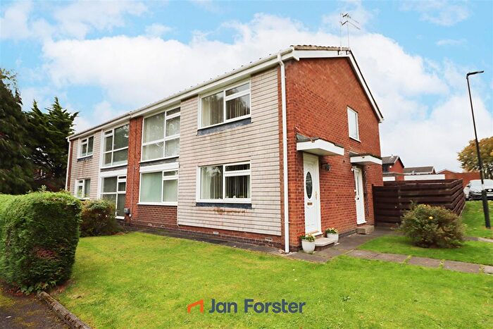 2 Bedroom Flat To Rent In Beacon Drive, Wideopen, Newcastle Upon Tyne, NE13