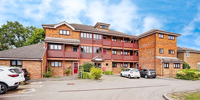 1 Bedroom Flat For Sale In Palmer Avenue, Bushey, WD23