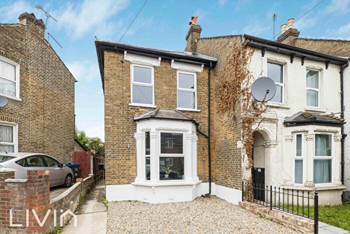 3 Bedroom End Of Terrace House For Sale In Tanfield Road, Croydon, CR0