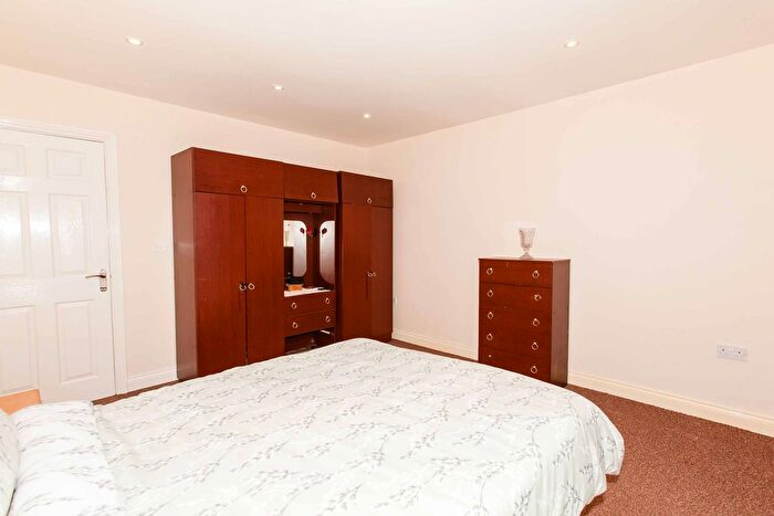 2 Bedroom Detached Bungalow For Sale In Romeley Crescent, Clowne, S43