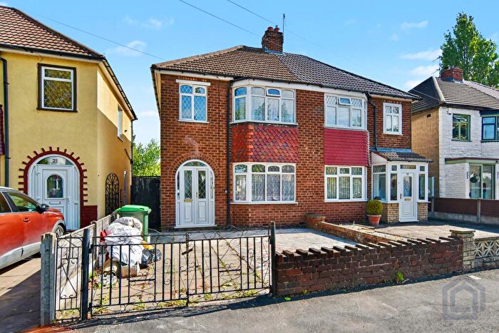 3 Bedroom Semi-Detached House For Sale In Davis Avenue, Tipton, DY4