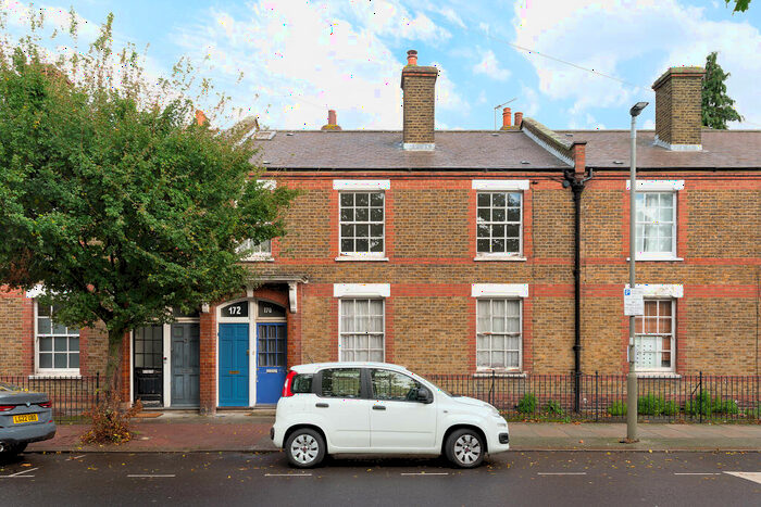 2 Bedroom Flat To Rent In Sheepcote Lane, SW11
