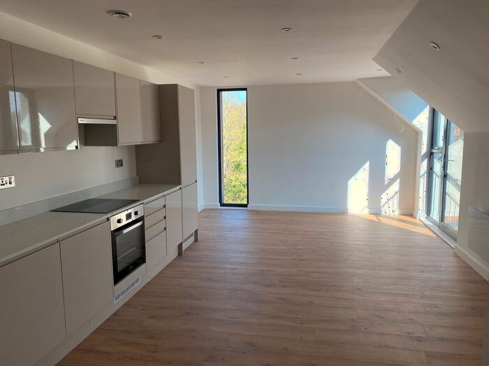 2 Bedroom Flat To Rent In Thackeray Lane, Godalming, Surrey, GU7