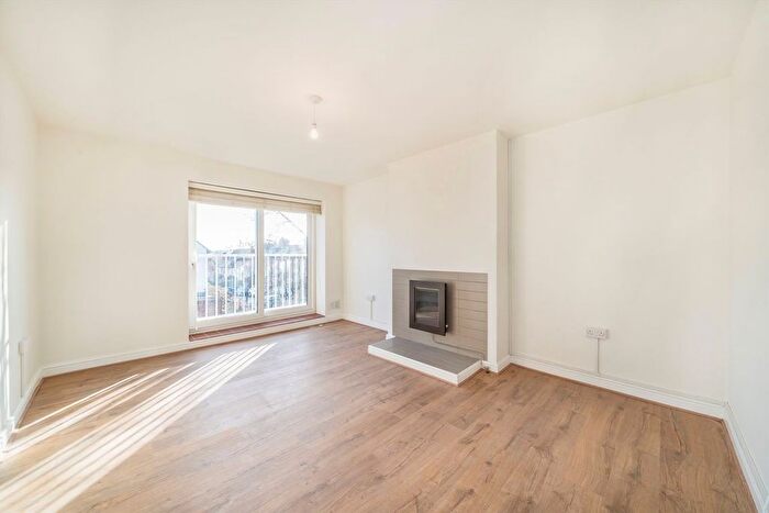 3 Bedroom Maisonette To Rent In Lamberhurst Road, West Norwood, SE27