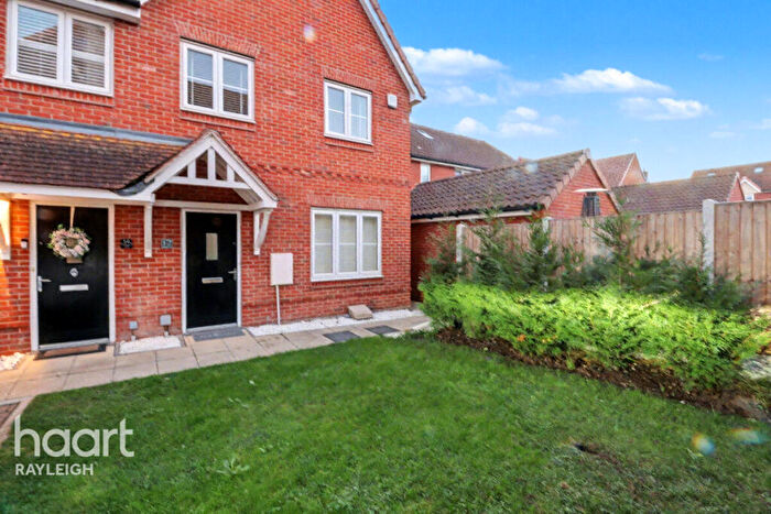 3 Bedroom Semi Detached House To Rent In Abingdon Close, Basildon, SS15