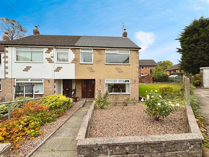 3 Bedroom End Of Terrace House For Sale In Charnwood Grove, Bradford, BD2