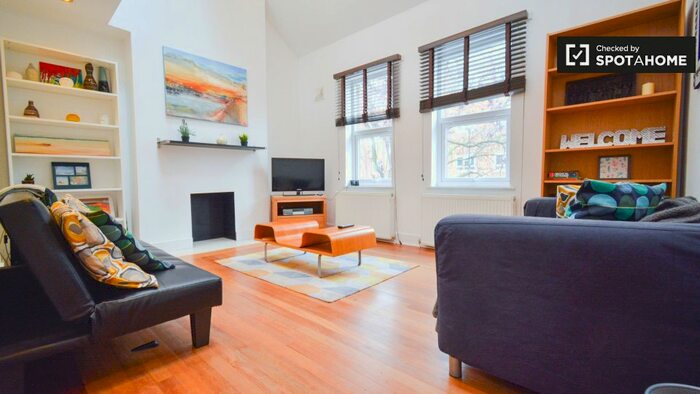 2 Bedroom Flat To Rent In Thorparch Rd, London SW, UK, SW8