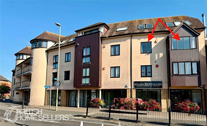 2 Bedroom Flat For Sale In Old Milton Road, New Milton, Hampshire, BH25