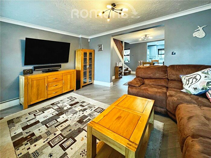 3 Bedroom End Of Terrace House For Sale In College Road, College Town, Sandhurst, GU47