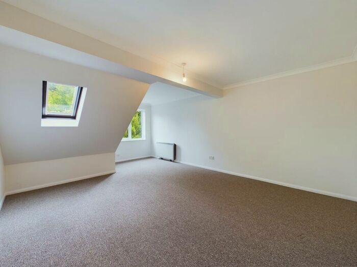 2 Bedroom Apartment To Rent In Lindisfarne Court, Chesterfield, S40