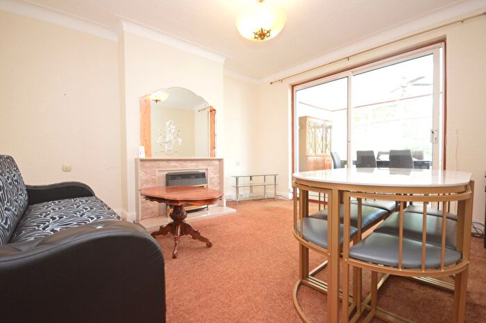 3 Bedroom Bungalow To Rent In Woodford Green, IG8