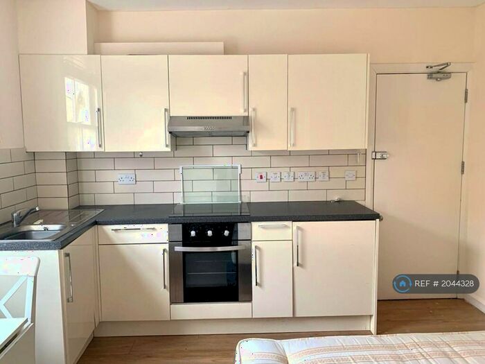 Studio To Rent In Camden, Camden, NW1