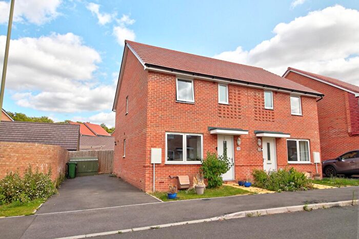 3 Bedroom Semi-Detached House For Sale In Rowlands Way, Basingstoke, RG24