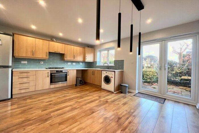 4 Bedroom Town House To Rent In Oakland Way, Nottingham, NG8