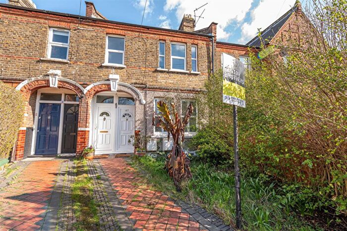 2 Bedroom Flat To Rent In Warner Road, London, E17