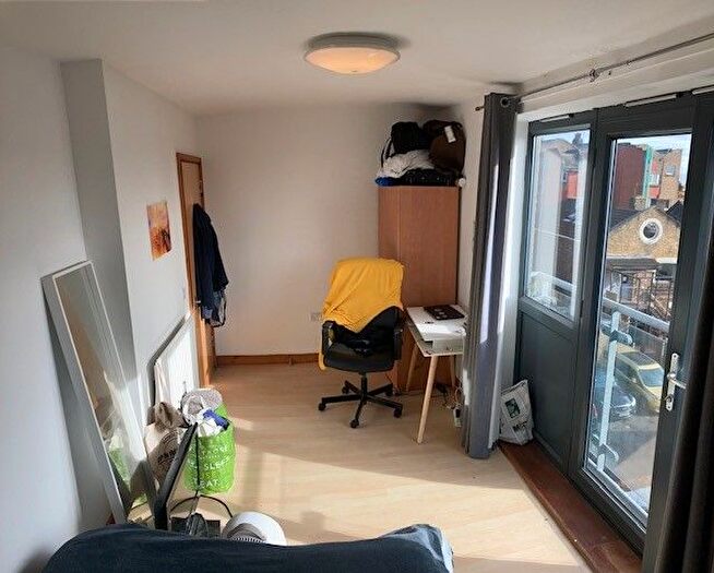 3 Bedroom Flat To Rent In Wedmore Street, Holloway, Islington, North London, N19
