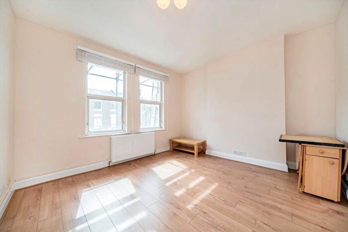 1 Bedroom Flat To Rent In Limes Grove, Lewisham, SE13