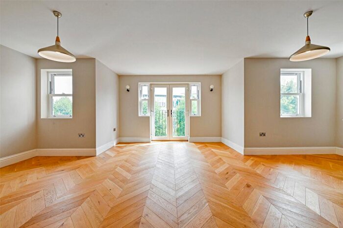 2 Bedroom Apartment To Rent In Clarence Road, Windsor, Berkshire, SL4